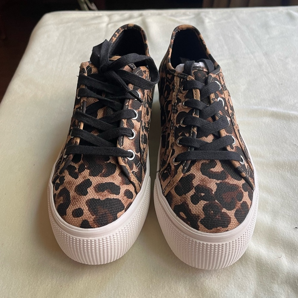 Steve Madden Sneakers NEW!! Size 7.5 Leopard Print